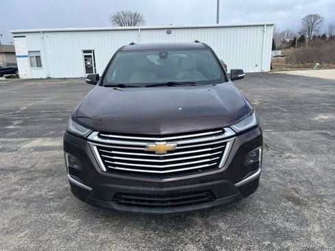 Used 2023 Chevrolet Traverse Premier image 2