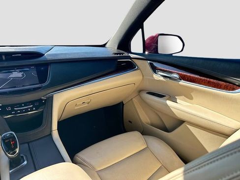 Used 2017 Cadillac XT5 Luxury w/ Driver Awareness Package image 25