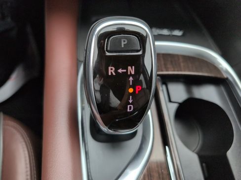 Used 2018 Buick Enclave Avenir w/ Avenir Technology Package image 32
