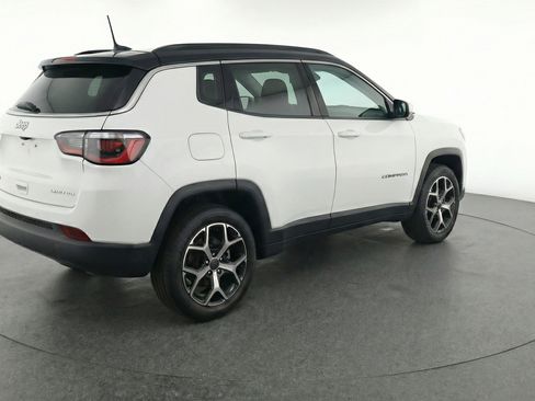 Used 2025 Jeep Compass Limited image 9