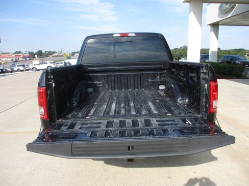 Used 2015 Ford F150 XLT w/ Equipment Group 302A Luxury image 9