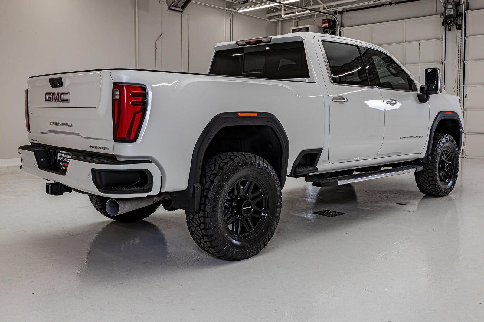 Used 2024 GMC Sierra 2500 Denali w/ Denali Reserve Package AWD/4WD image 10