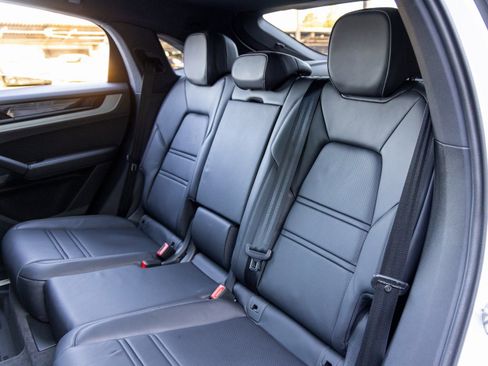 Certified 2025 Porsche Cayenne Coupe image 42