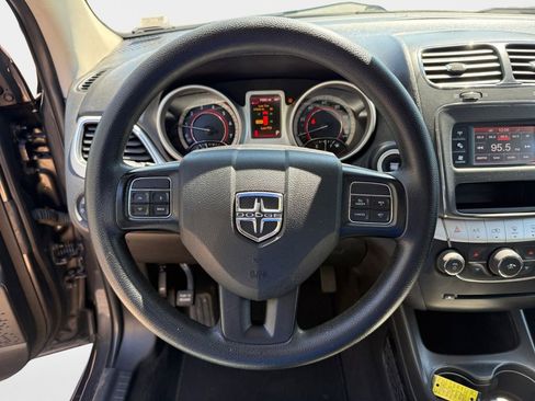 Used 2020 Dodge Journey SE w/ Blacktop Package FWD image 11