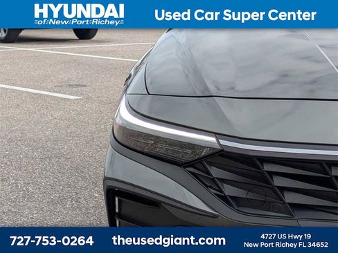Used 2025 Hyundai Elantra Sport image 9