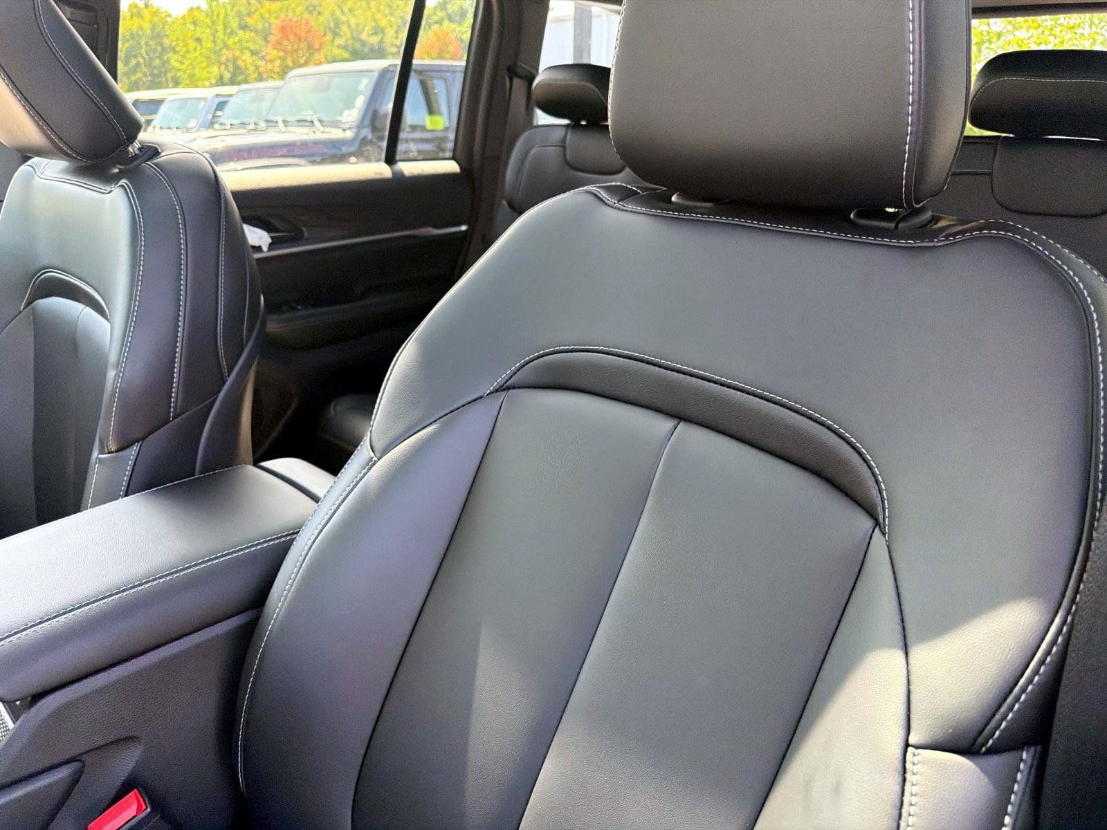 New 2027 Jeep Grand Cherokee Limited AWD/4WD image 11