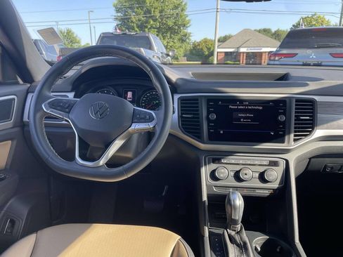 Certified 2021 Volkswagen Atlas Cross Sport SE w/ Panoramic Sunroof Package FWD image 15
