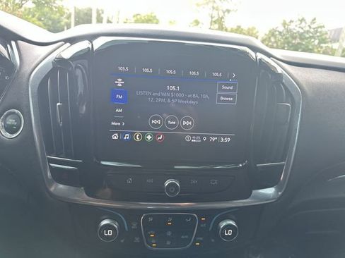 Used 2022 Chevrolet Traverse LT FWD image 25