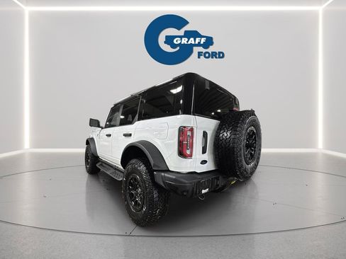 New 2025 Ford Bronco Badlands image 3