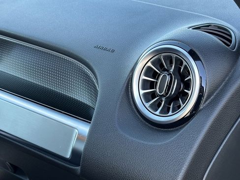 Used 2023 Mercedes-Benz EQB 300 4MATIC image 18