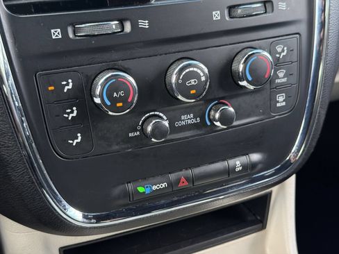 Used 2020 Dodge Grand Caravan SXT FWD image 25