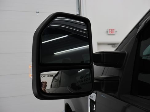 Used 2017 Ford F250 XLT w/ XLT Premium Package AWD/4WD image 38
