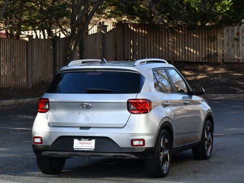 Used 2022 Hyundai Venue SEL w/ Cargo Package image 8