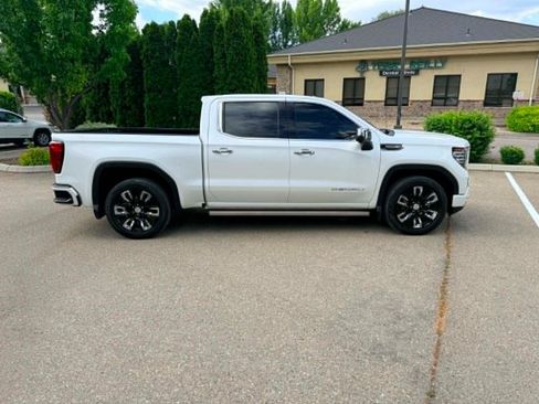 Used 2022 GMC Sierra 1500 Denali w/ Denali Reserve Package AWD/4WD image 6