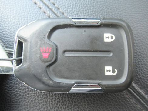 Used 2024 GMC Terrain SLE FWD image 31