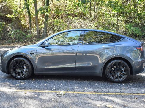 Used 2021 Tesla Model Y Long Range image 4