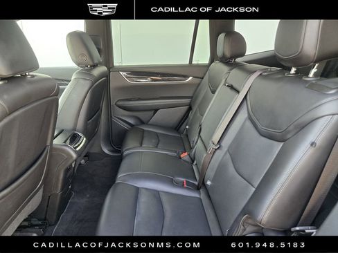 Used 2022 Cadillac XT6 Premium Luxury image 12