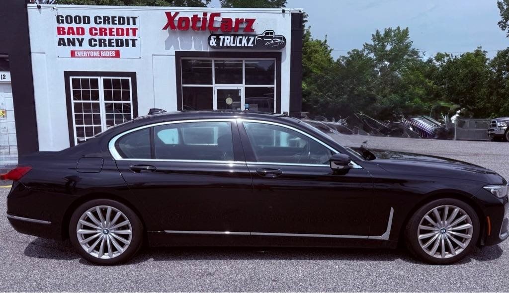 Used 2022 BMW 740i RWD image 1