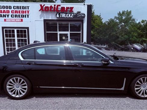 Used 2022 BMW 740i RWD image 1