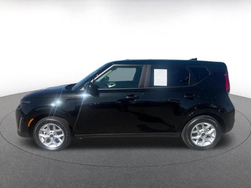Used 2025 Kia Soul LX w/ LX Technology Package image 9