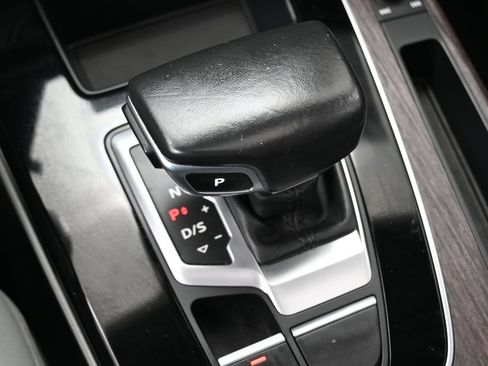 Used 2022 Audi Q5 e Premium w/ Convenience Package AWD/4WD image 34