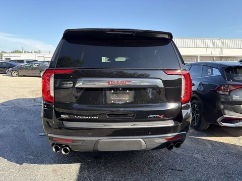 Used 2024 GMC Yukon XL AT4 w/ Technology Package AWD/4WD image 9