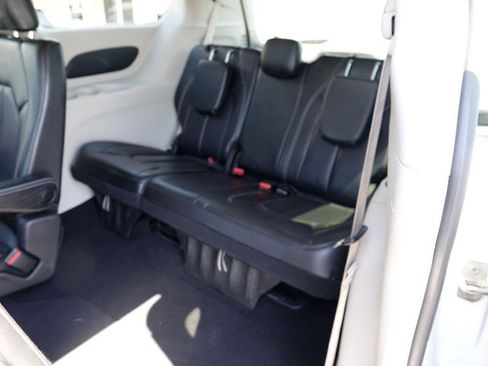 Used 2020 Chrysler Voyager Lxi image 33