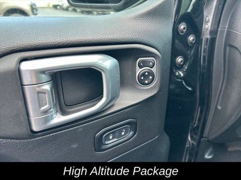 Certified 2020 Jeep Wrangler Unlimited Sahara AWD/4WD image 15