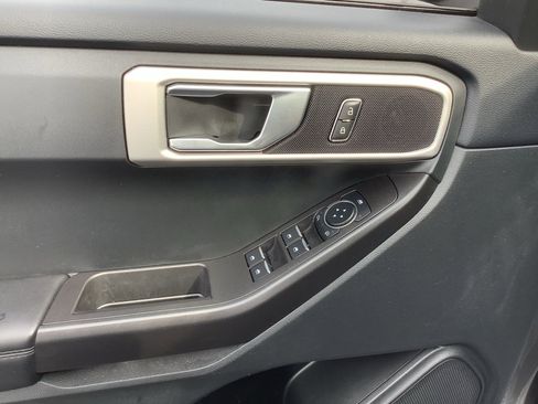 Used 2023 Ford Explorer Base image 12