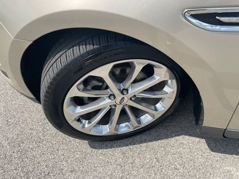 Used 2018 Ford Taurus Limited w/ Driver Assist Package FWD image 12