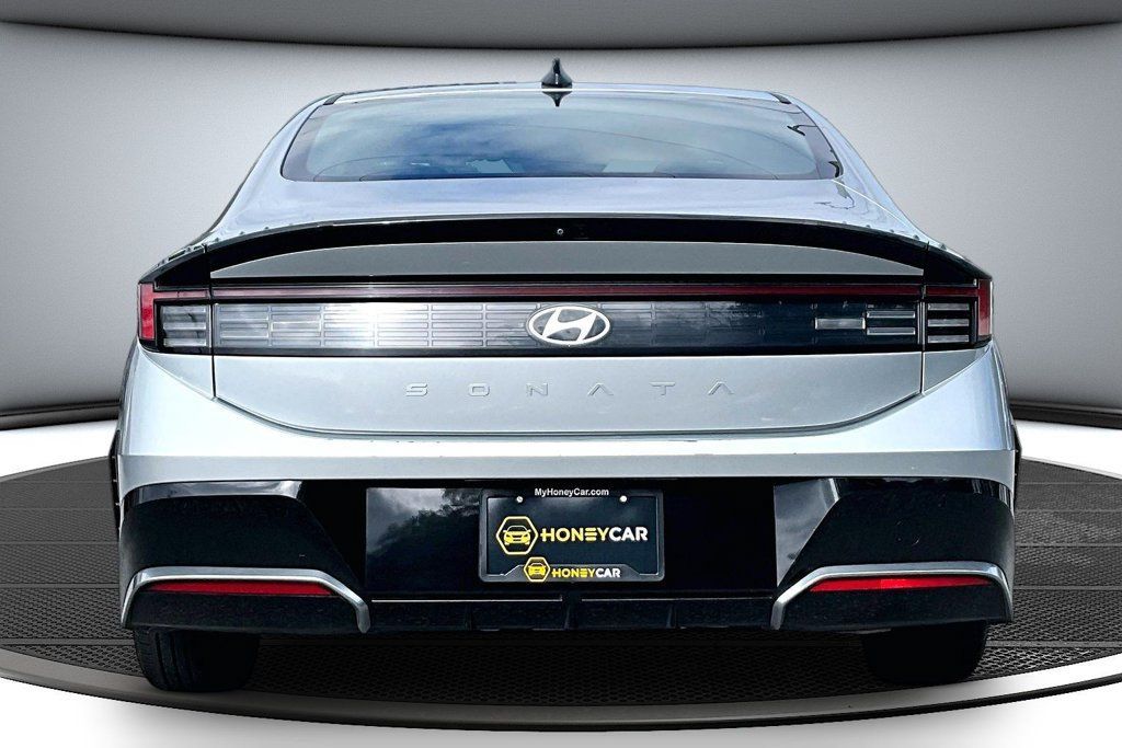 Used 2025 Hyundai Sonata SEL FWD image 5