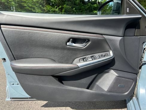Used 2025 Nissan Sentra SR w/ SR Premium Package FWD image 20