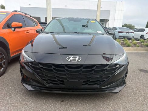 Used 2022 Hyundai Elantra SEL w/ Convenience Package FWD image 2