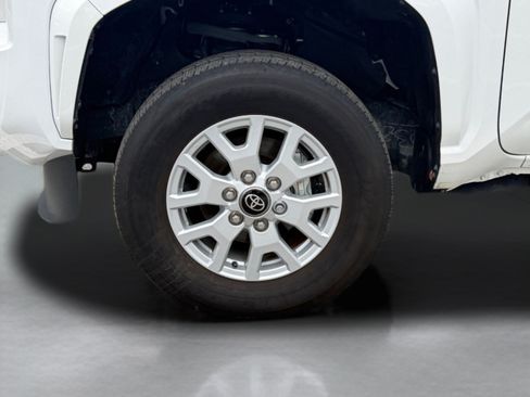 Used 2025 Toyota Tacoma SR AWD/4WD image 16