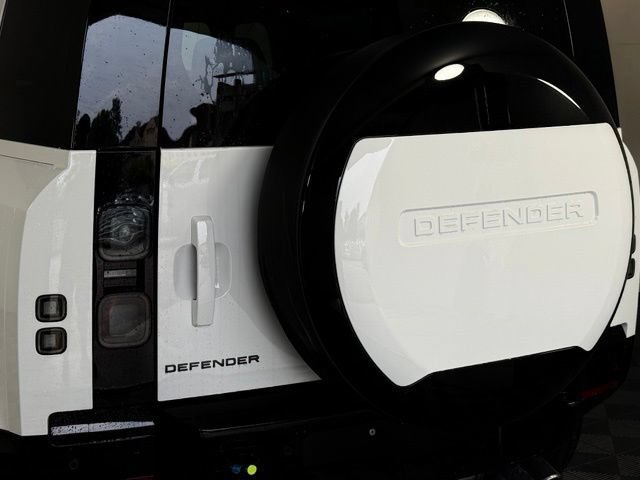 New 2026 Land Rover Defender 110 V8 AWD/4WD image 15