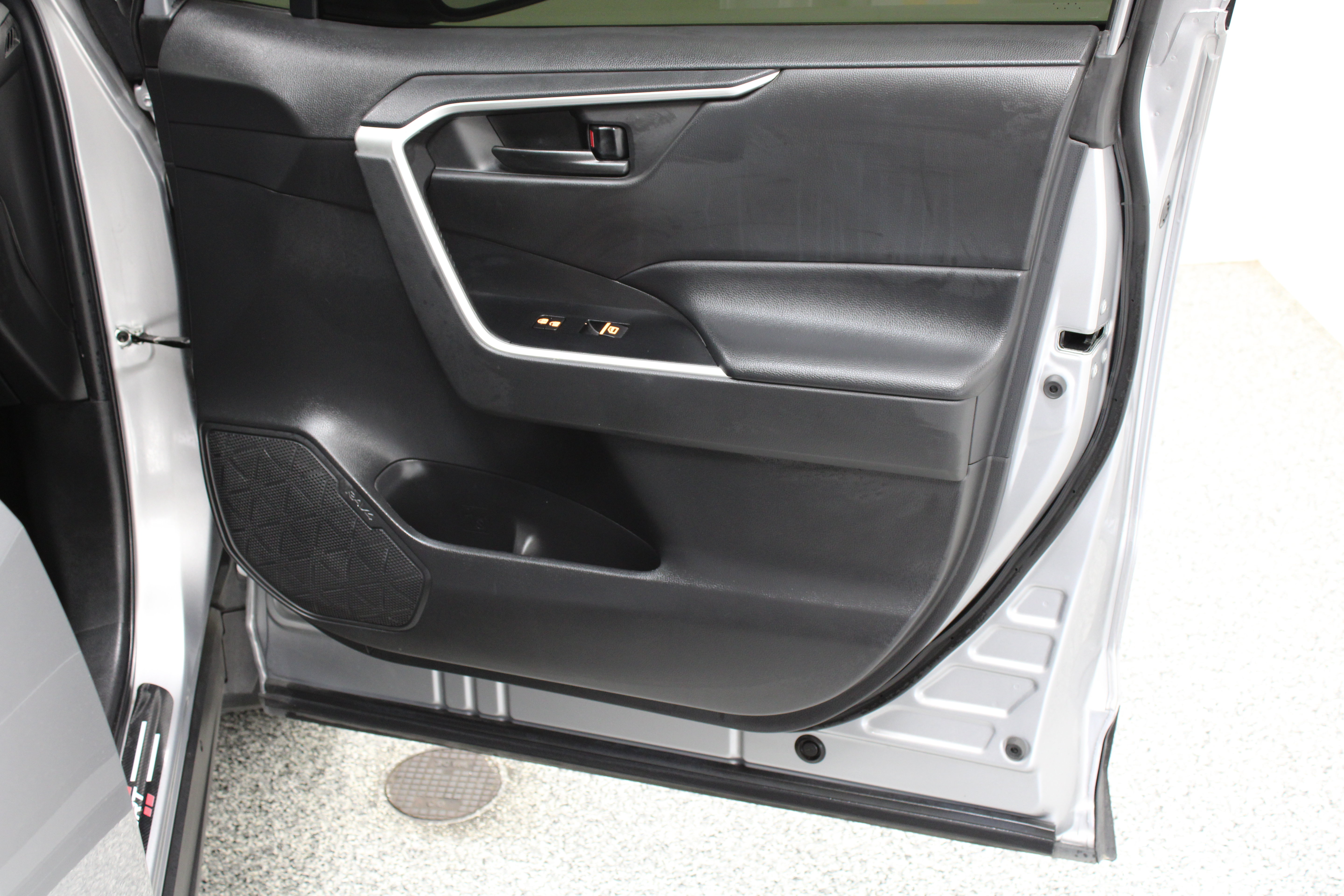 Used 2021 Toyota RAV4 LE FWD image 26