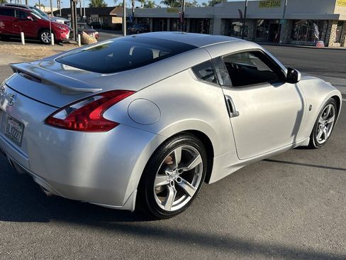 Used 2009 Nissan 370Z Coupe RWD image 6