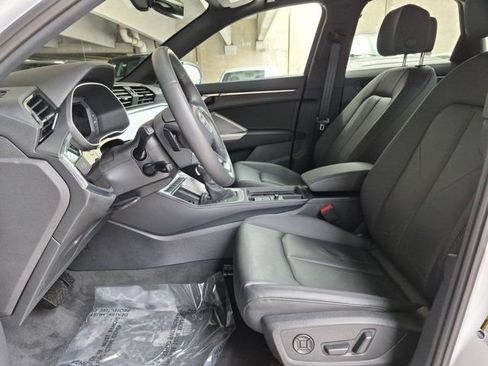Certified 2025 Audi Q3 2.0T Premium w/ Convenience Package AWD/4WD image 9
