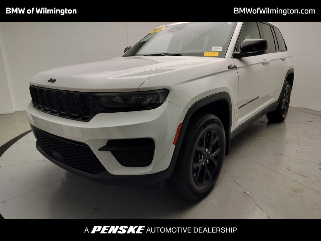 Used 2024 Jeep Grand Cherokee Altitude RWD image 1