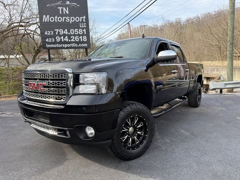 Used 2014 GMC Sierra 2500 Denali w/ Suspension Package, Off-Road image 69