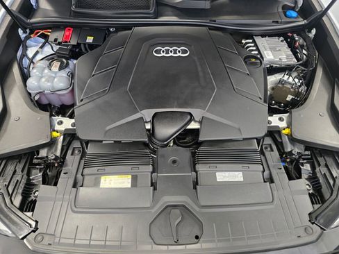 Used 2021 Audi Q8 Prestige w/ Prestige Package image 10