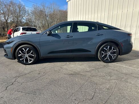 Used 2026 Toyota Crown XLE image 9