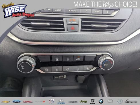 Used 2022 Nissan Altima 2.5 SR FWD image 15