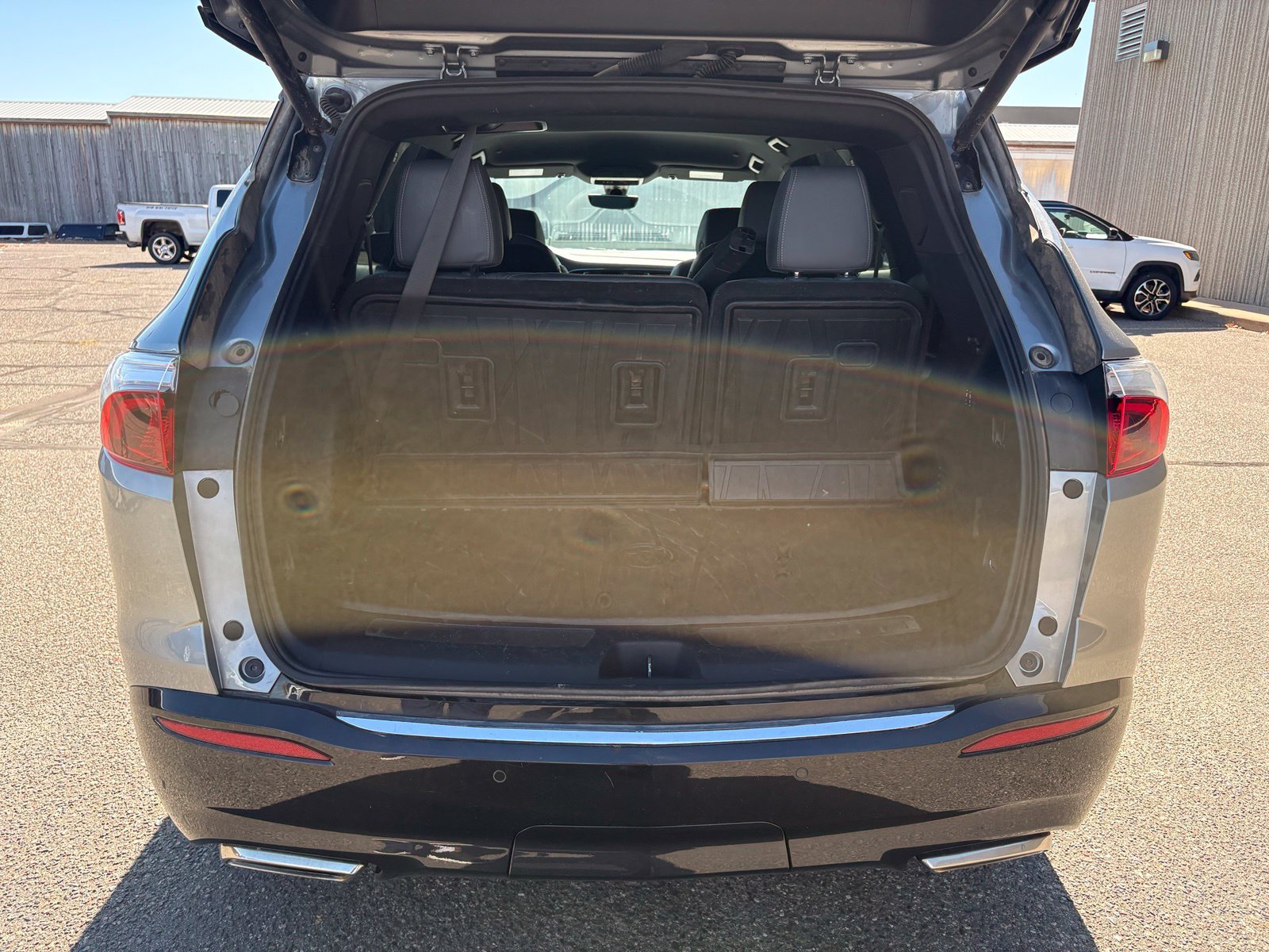 Used 2024 Buick Enclave Premium AWD/4WD image 8
