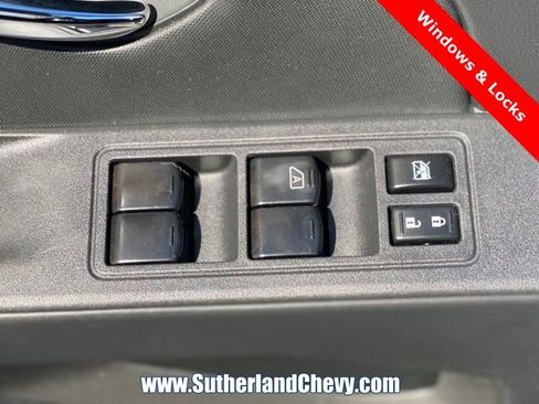 Used 2024 Nissan Frontier SV image 14