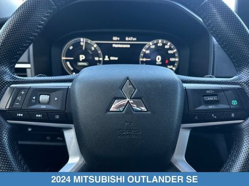 Used 2024 Mitsubishi Outlander SE AWD/4WD image 27