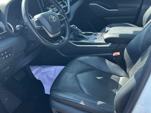 Used 2022 Toyota Highlander Platinum FWD image 7