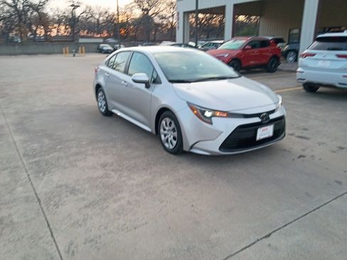 Used 2024 Toyota Corolla LE image 3