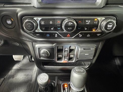 Used 2022 Jeep Wrangler Unlimited Sahara w/ Cold Weather Group AWD/4WD image 24
