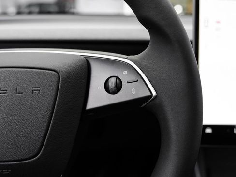 Used 2026 Tesla Model Y 2WD image 19